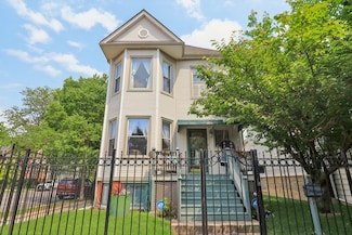 2559 N Saint Louis Ave, Chicago, IL 60647