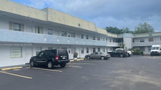 1860 Venice Park Dr Unit 105, North Miami, FL 33181