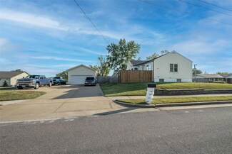 3811 Towers Rd, Saint Charles, MO 63304