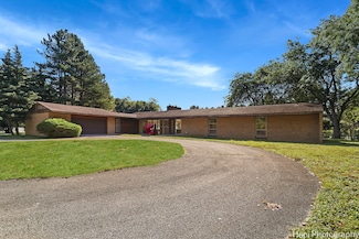 80 Meadow Hill Rd, Barrington, IL 60010