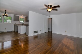 305 Pine Knoll Dr, Greenville, SC 29609