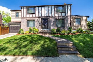 10 Woodland Rd, Valley Stream, NY 11581