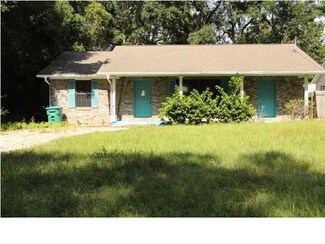 219 17th St, Apalachicola, FL 32320