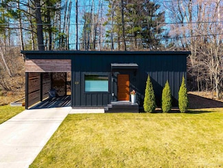 218 W Fairbanks St, Marquette, MI 49855