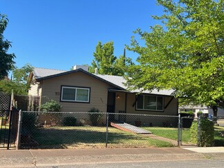 2041 Comet St, Redding, CA 96002