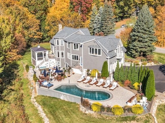 11 Boutilier Ln, North Hampton, NH 03862