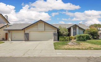 211 Wren Dr, Galt, CA 95632