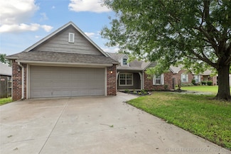 2110 S Javine Ct, Skiatook, OK 74070