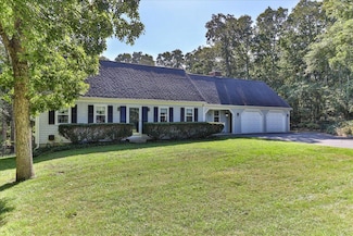 10 Royal Cir, Sandwich, MA 02563