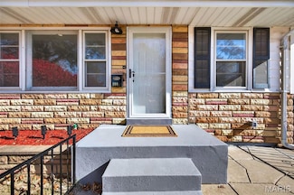 100 Du Bourg Ln, Florissant, MO 63031