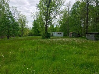15 Lazzaro Ln, Oswego, NY 13126