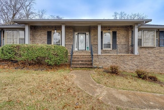 1619 Starboard Dr, Hixson, TN 37343