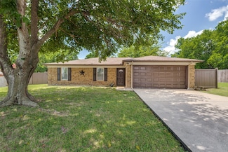 209 Walnut Creek Dr, Azle, TX 76020