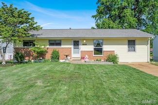 3027 Copenhagen Dr, Saint Louis, MO 63125