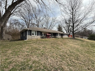 2713 Maple Ave, Leavenworth, KS 66048