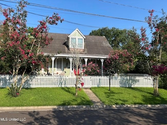 204 Arlington Ave, Natchez, MS 39120