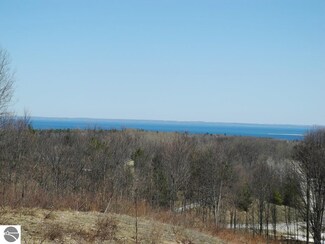 11140 E Lee Mann Rd, Northport, MI 49670