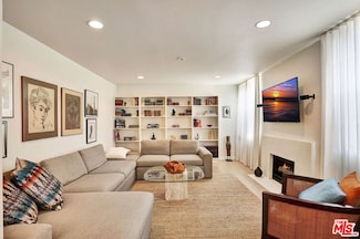 740 N Kings Rd Unit 205, West Hollywood, CA 90069