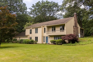 472 Saw Mill Rd, Guilford, CT 06437