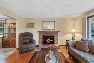 71 Maplewood Cir, Brockton, MA 02302