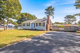 76 Polly Fisk Ln, Dennis Port, MA 02639