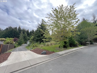 2211 Timberline Dr Unit 27, Coos Bay, OR 97420