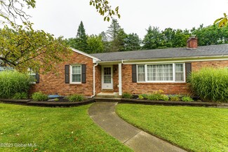 26 Brian Ct, Troy, NY 12182