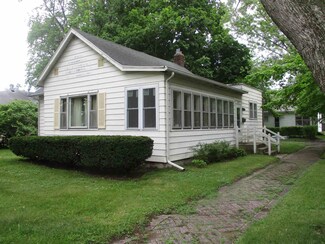 1129 Jefferson St, Rochester, IN 46975