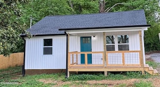 210 Spruce St, Athens, TN 37303