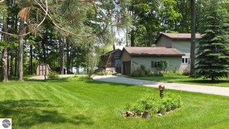2665 Tonawanda Lake Rd, Grawn, MI 49637