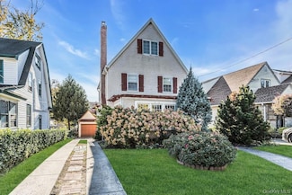 4172 Glenwood St, Little Neck, NY 11363