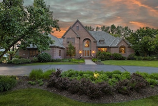 10625 N Pine Ridge Dr, Mequon, WI 53092