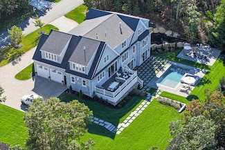 77 Highwood Ln, East Falmouth, MA 02536