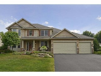 8405 Kelzer Pond Dr, Victoria, MN 55386