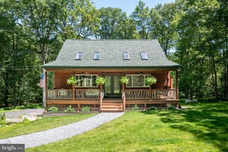 117 Red Rock Cir, Hawley, PA 18428