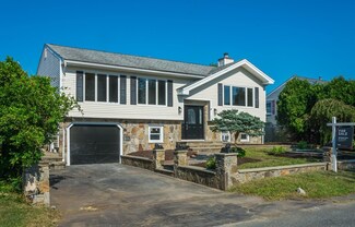 21 Heritage Ct, New Bedford, MA 02745