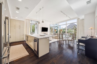 2207 Bancroft St Unit 301, Houston, TX 77027