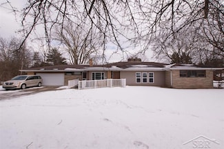 1690 N Center Rd, Saginaw, MI 48638