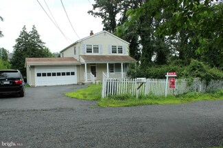 2209 Sandburg St, Dunn Loring, VA 22027