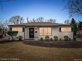 16979 Marguerite St, Beverly Hills, MI 48025