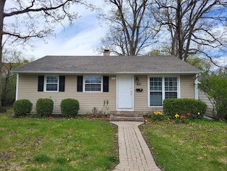 431 Whittier Ln, Mundelein, IL 60060