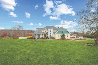 16 Marie Ln, Wallingford, CT 06492