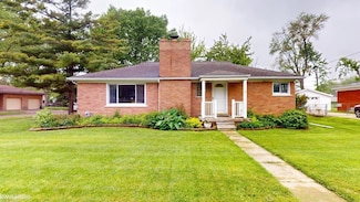 31801 Jefferson Ave, Saint Clair Shores, MI 48082