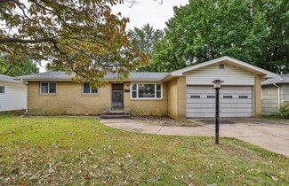 1462 E Wayland St, Springfield, MO 65804