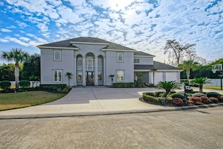 132 Pine Valley Dr, New Orleans, LA 70131