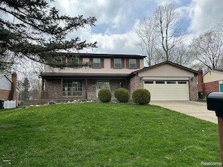 425 Pinehurst Dr, Rochester Hills, MI 48309