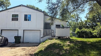8476 Lane Dr, Raytown, MO 64138