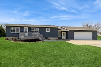 125 4th St S, Walford, IA 52351