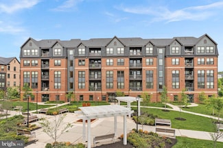 3927 Fair Ridge Dr Unit 305, Fairfax, VA 22033