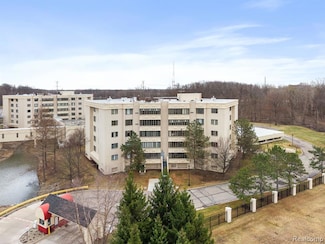 43100 12 Oaks Crescent Dr Unit 3022, Novi, MI 48377